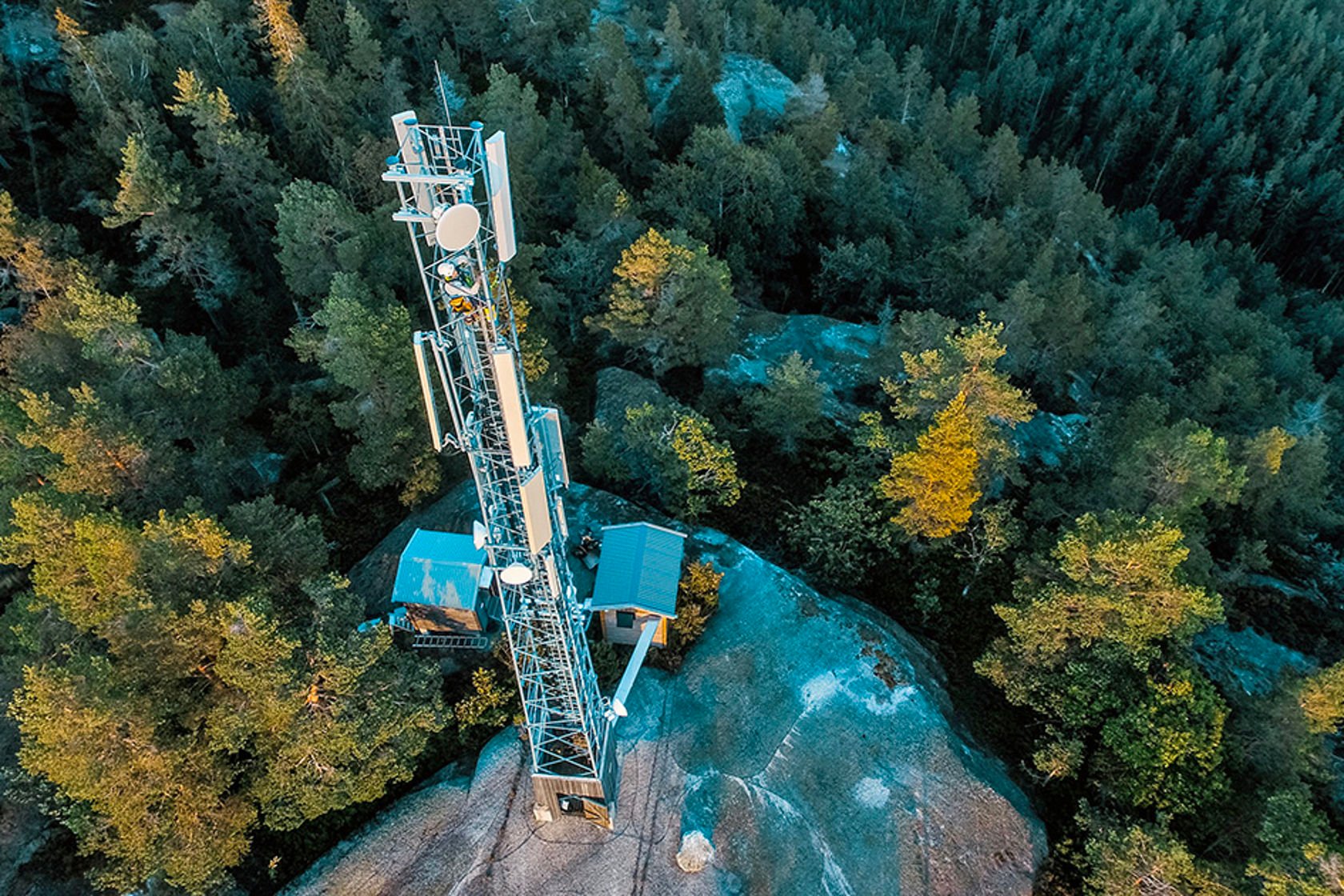 En av våre telemaster med teknisk rom.