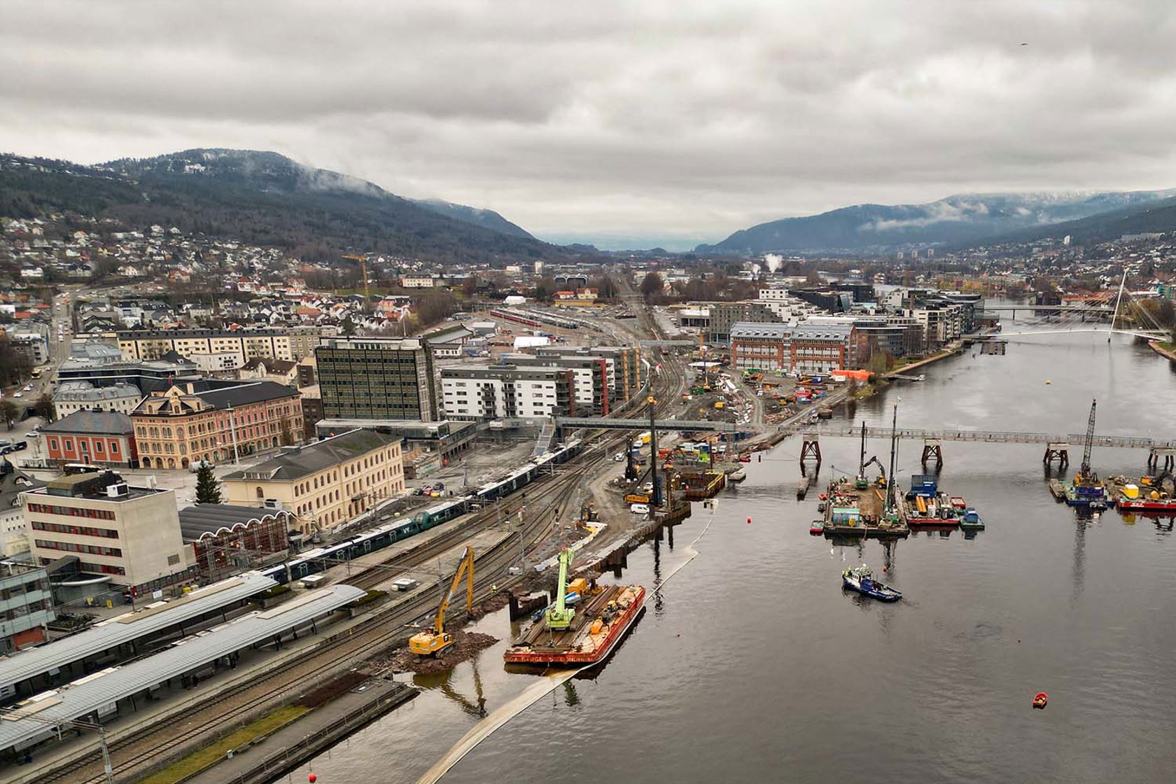 Dronefoto av området rundt Drammen stasjon