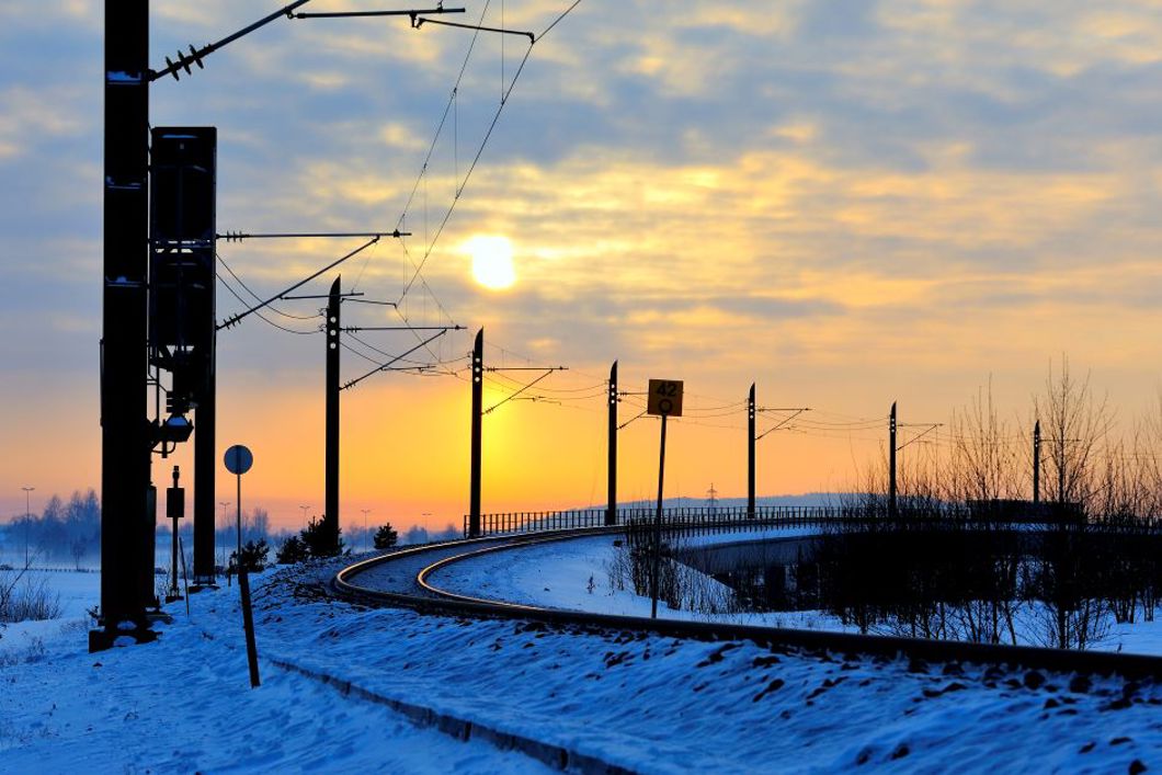 Illustrasjonsbilde av elektrifisert jernbanestrekning 