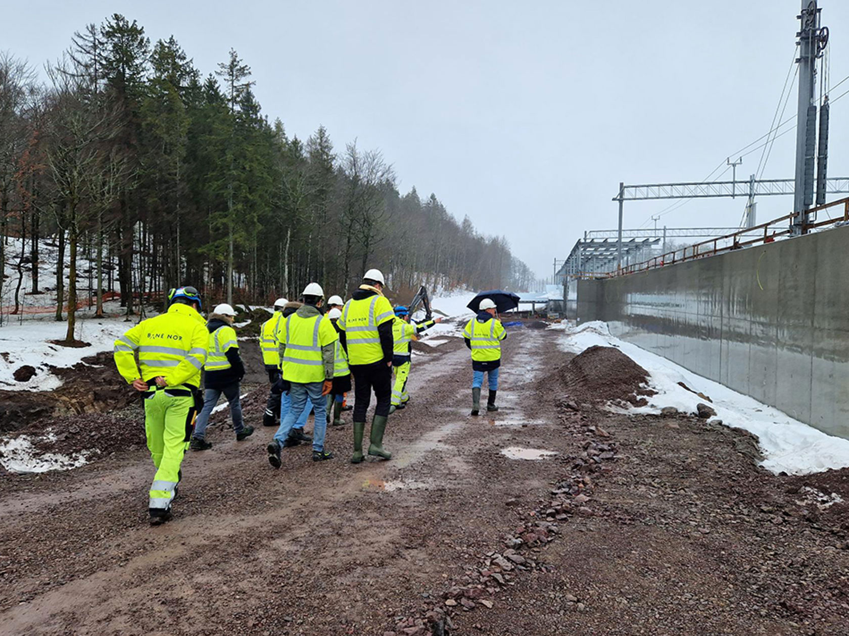 Studenter og veiledere på anleggsområde