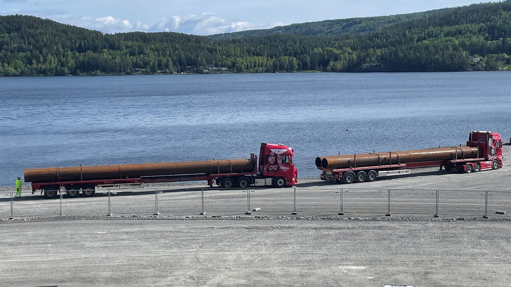 Stålrør på lastebilder