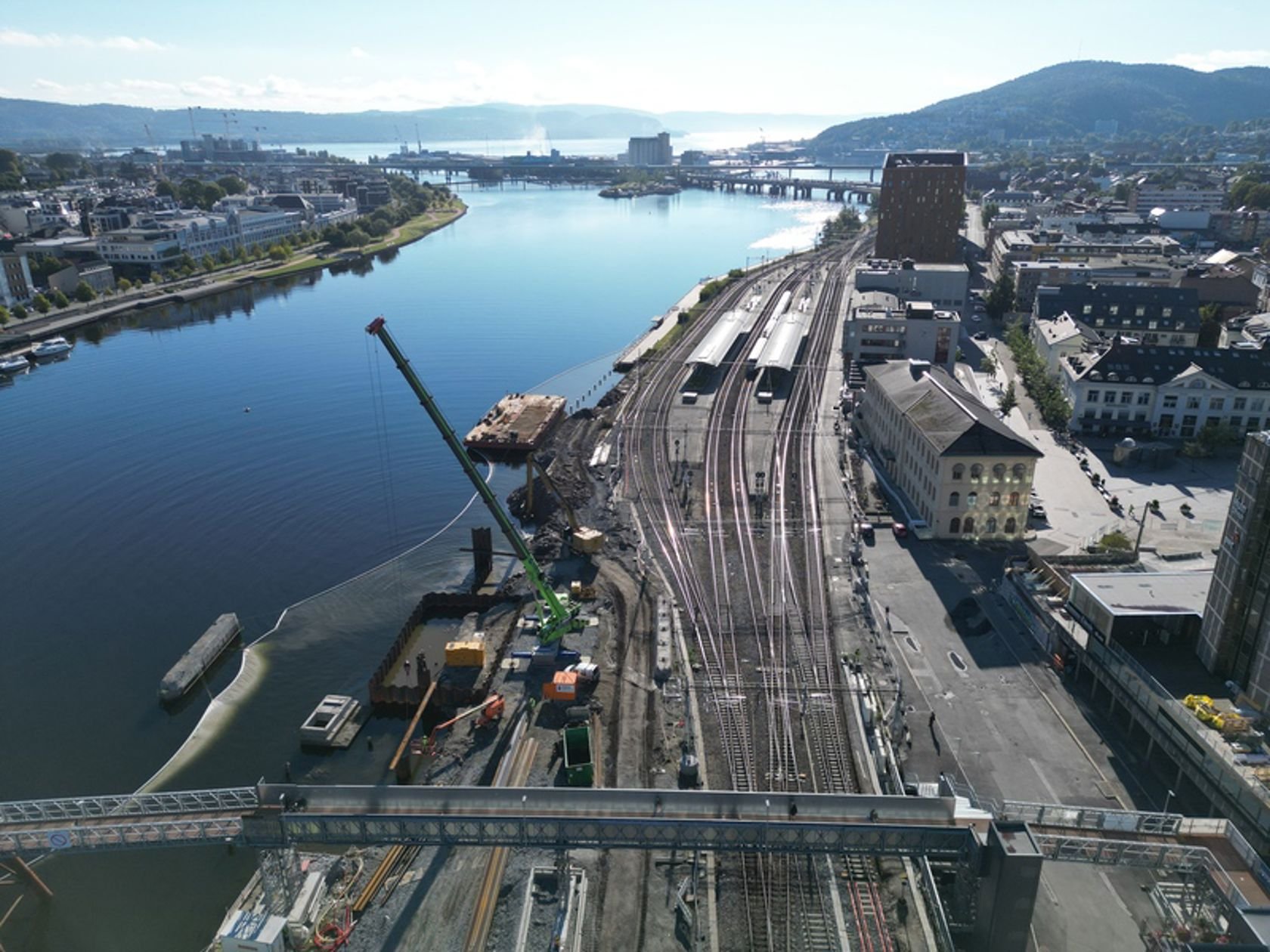 Fugleperspektiv av annleggsarbeid på Drammen stasjon.